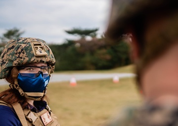 III MIG teaches USO staff rifle fundamentals