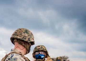 III MIG teaches USO staff rifle fundamentals
