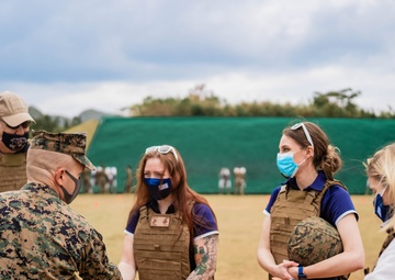 III MIG teaches USO staff rifle fundamentals