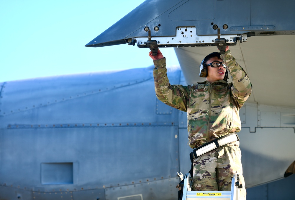 1 SOW Air Commandos compete in 4th Quarter Weapons Load Crew Competition