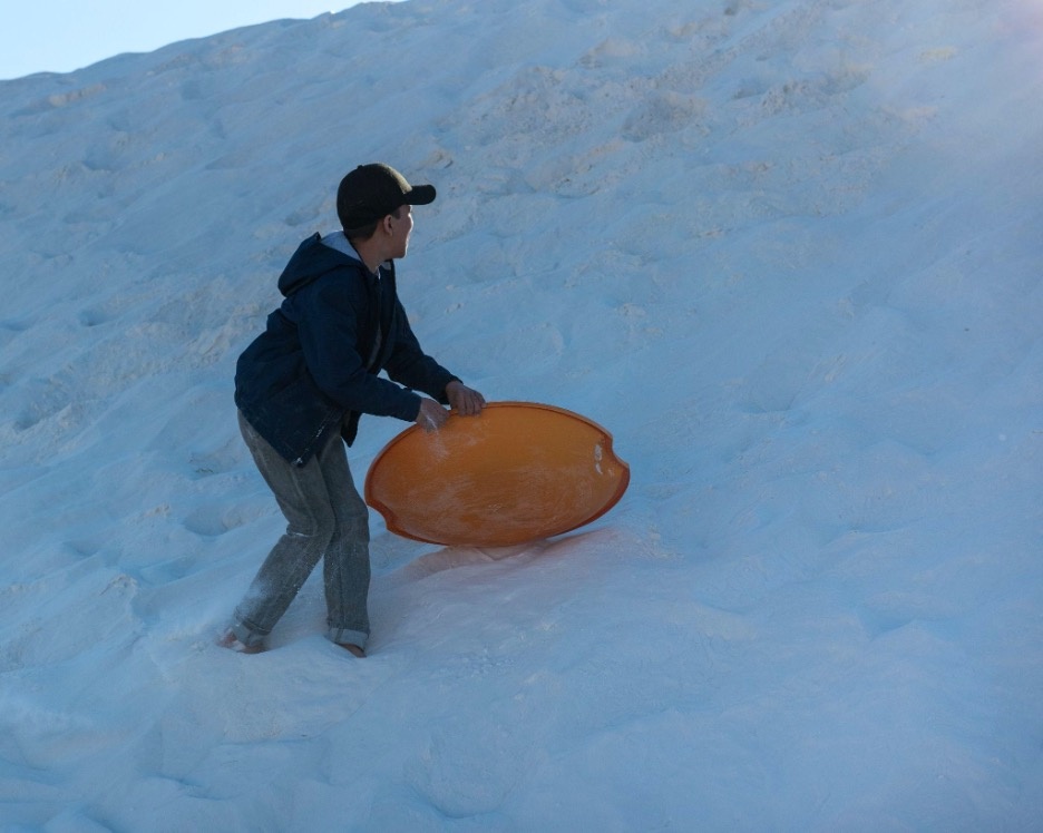 Afghan evacuees enjoy day trip to White Sands National Park
