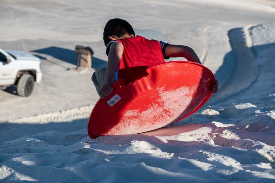 Afghan evacuees enjoy day trip to White Sands National Park
