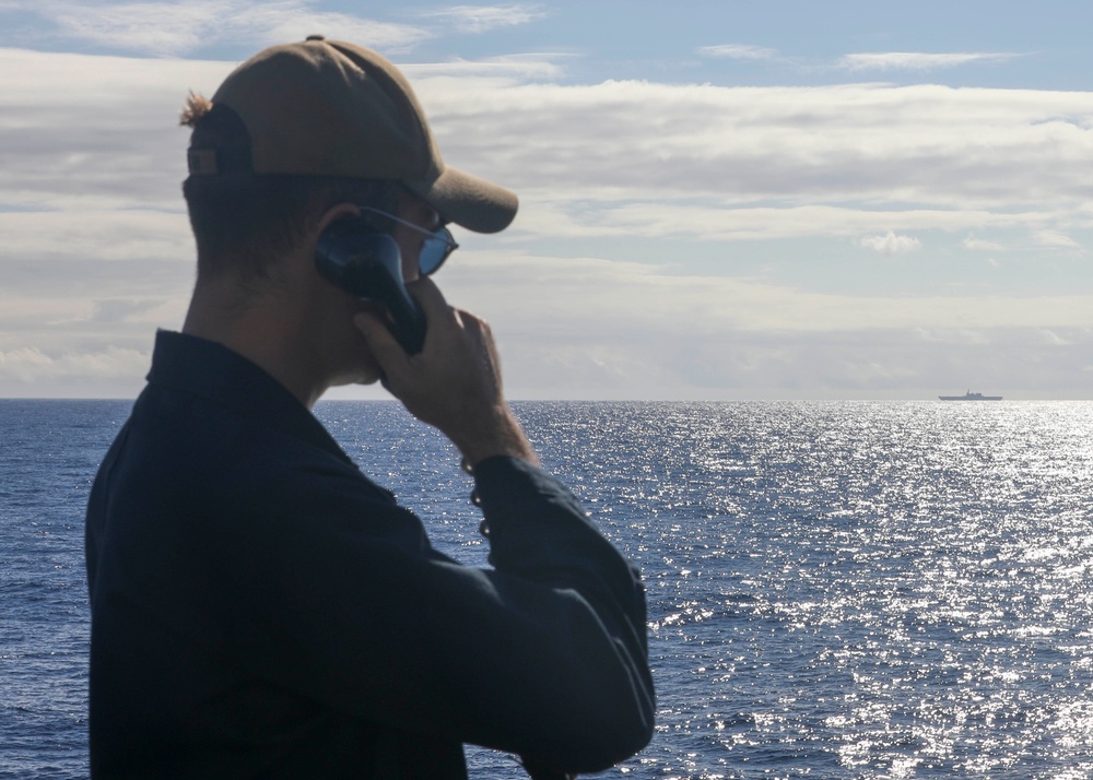 USS Benfold Monitors Surface Contacts With JS Izumo
