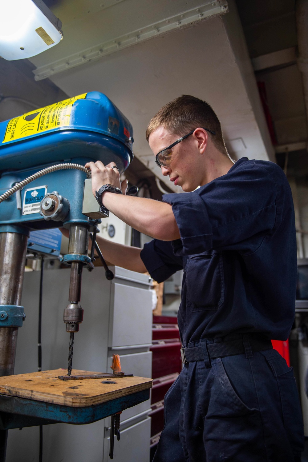 USS Carl Vinson (CVN 70) Sailors Conduct Maintenance in Philippine Sea