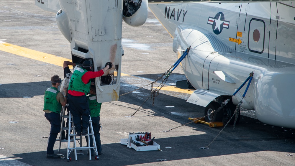USS Carl Vinson (CVN 70) Sailors Conduct Maintenance in 7th Fleet
