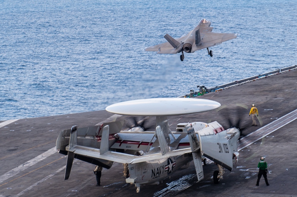 USS Carl Vinson (CVN 70) Conducts Flight Operations in Philippine Sea