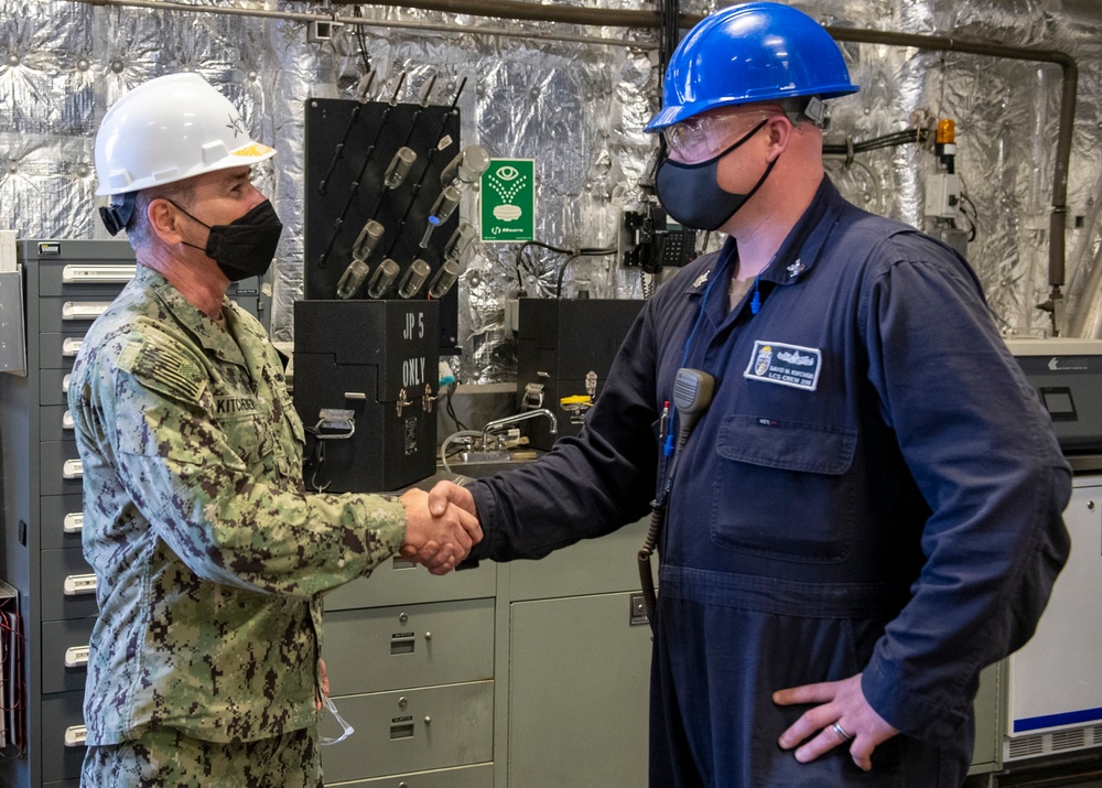 Vice Adm. Kitchener Visits USS Manchester