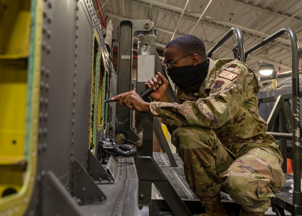 Aircraft fuel system technician maintains F-15E fuel tanks