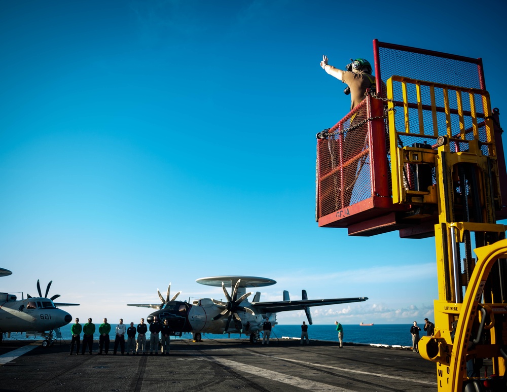 USS Carl Vinson (CVN 70) Sailors Take Group Photos