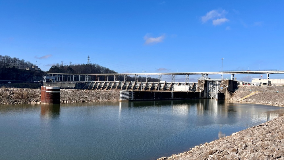 Clear skies over Watts Bar Lock