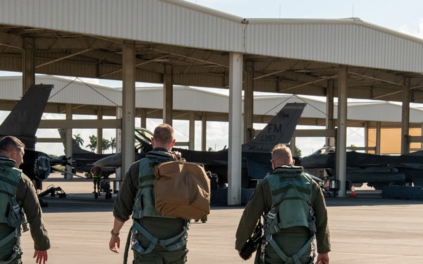 Fighter to the finish, oldest F-16 pilot in the Reserve Retires
