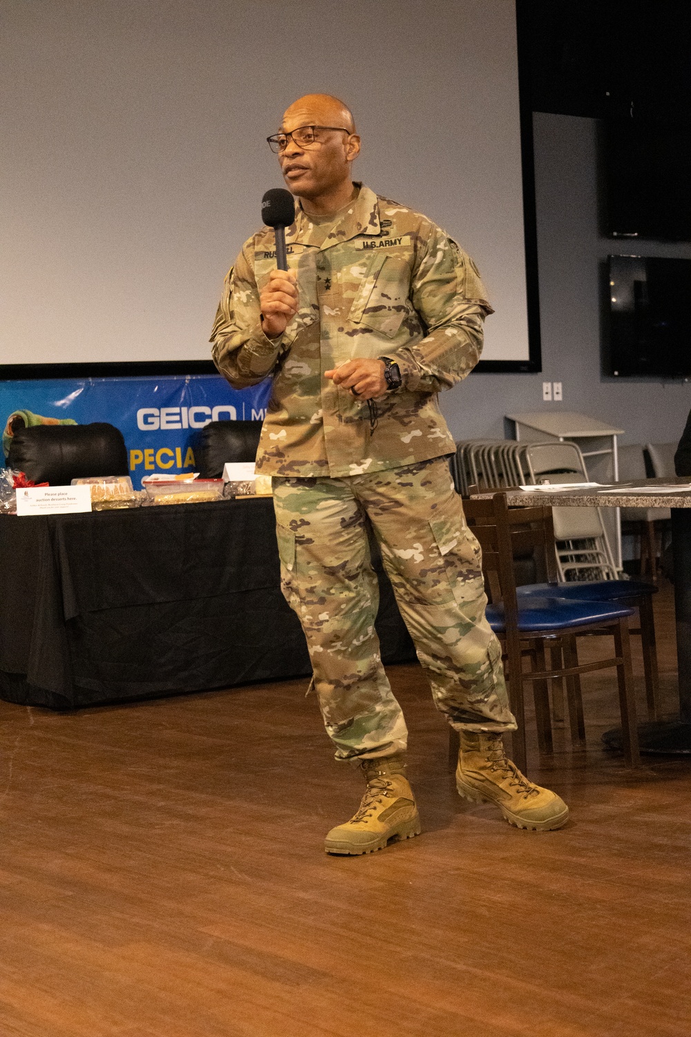1TSC's SFRG Hosts a Dessert Auction