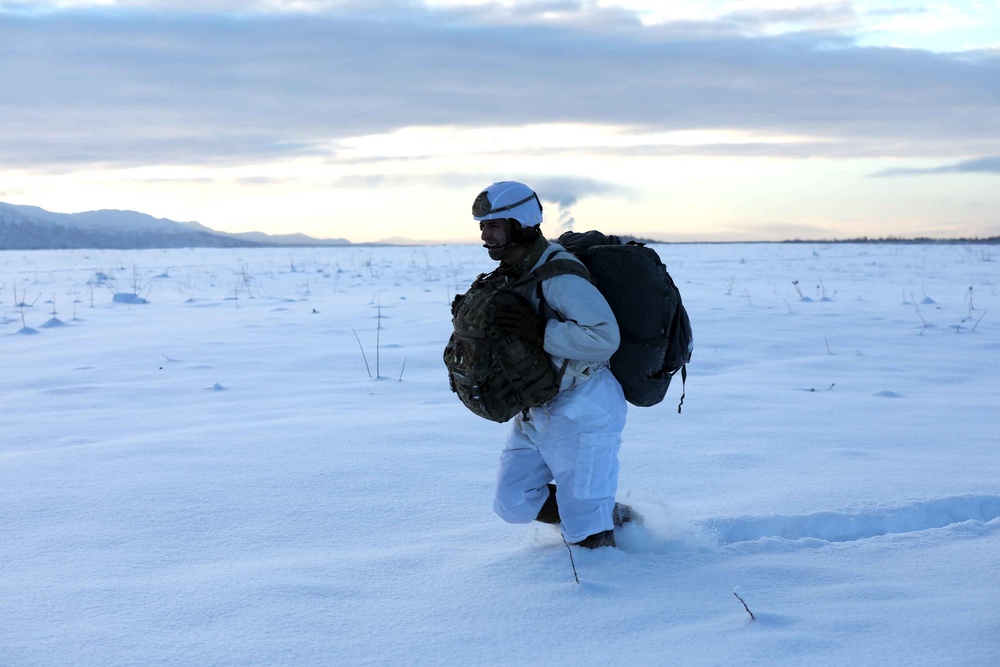 Spartans train Hungarian soldiers in extreme cold weather operations