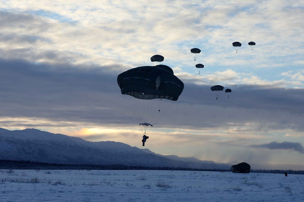 Spartans train Hungarian soldiers in extreme cold weather operations