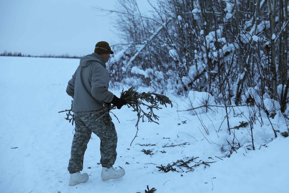 Spartans train Hungarian soldiers in extreme cold weather operations