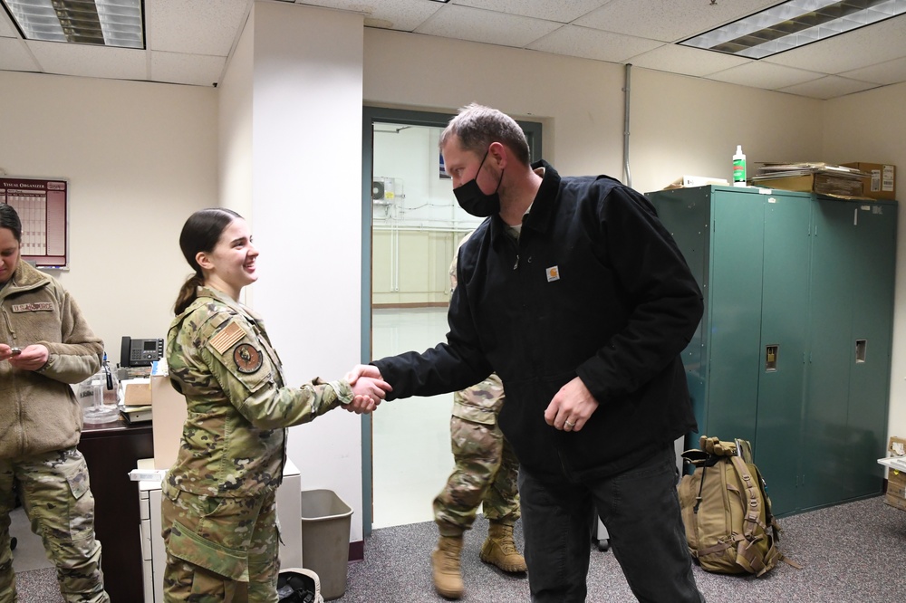 Fairbanks North Star Borough Mayor thanks Alaska Guardsmen