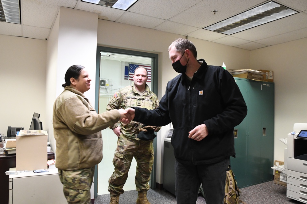 Fairbanks North Star Borough Mayor thanks Alaska Guardsmen