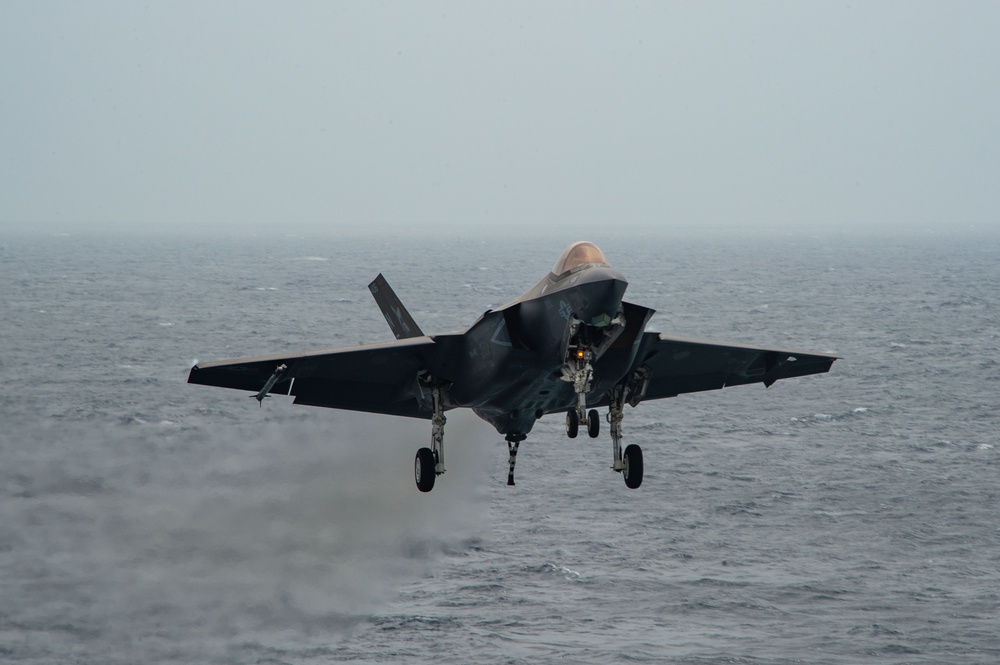 USS Carl Vinson (CVN 70) Conducts Flight Operations in the South China Sea