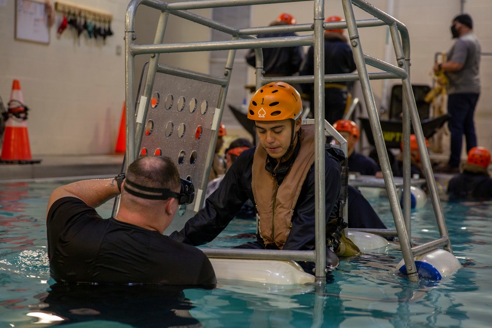 Marines with 2nd CEB conduct Underwater Egress Training