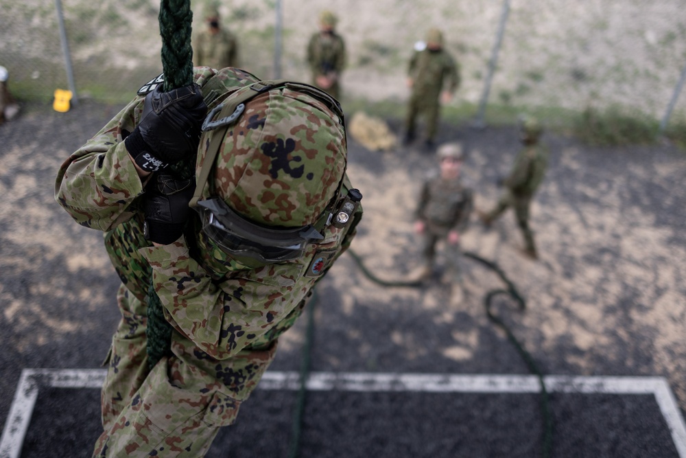 Iron Fist 2022: 1st ANGLICO Marines, Japan Ground Self-Defense Force soldiers fast-rope from rappel tower