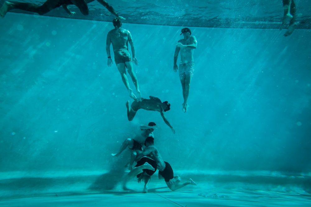 1st EOD Co. Conducts Water Training