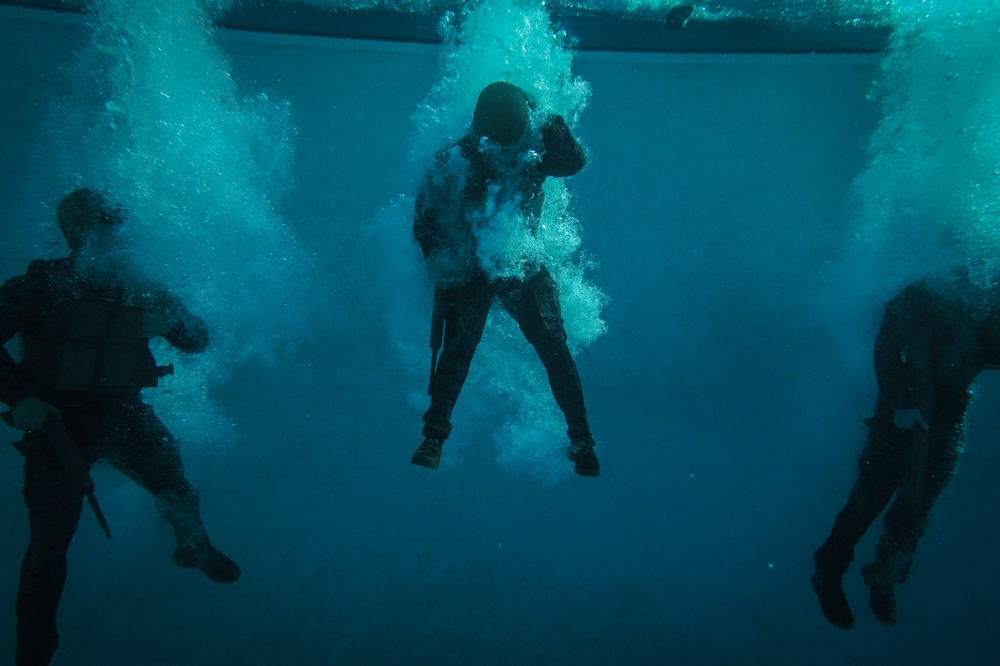 1st EOD Co. Conducts Water Training