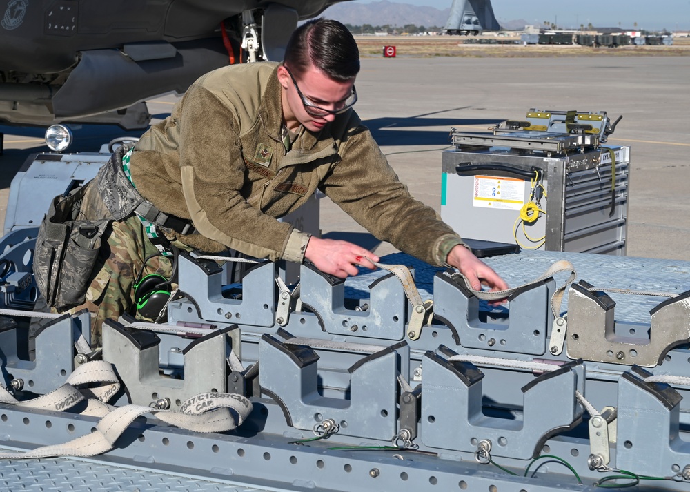Airmen compete in Fourth Quarter Load Competition