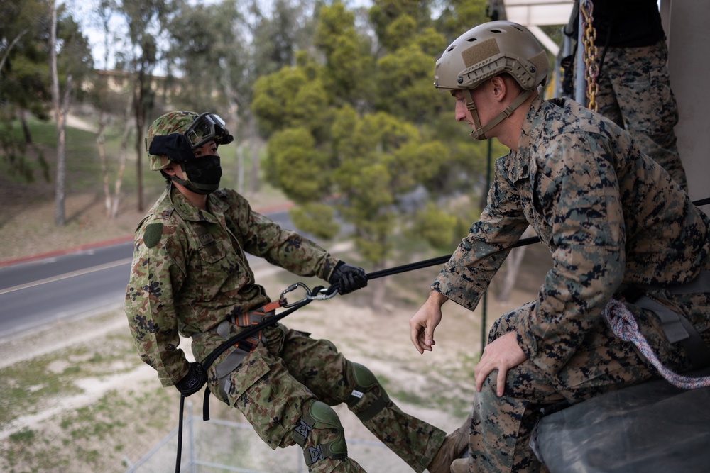 Iron Fist 2022: 1st ANGLICO Marines, Japan Ground Self-Defense Force soldiers fast-rope from rappel tower