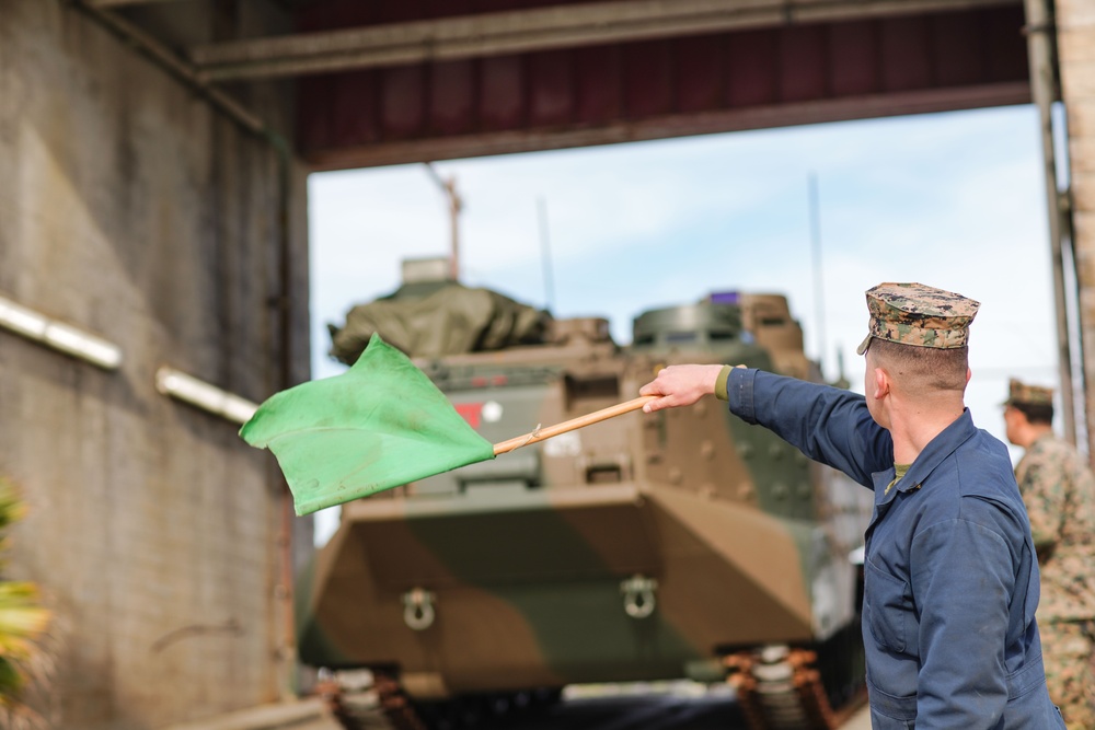 Iron Fist 2022: Japan Ground Self-Defense Force soldiers conduct AAV water ops
