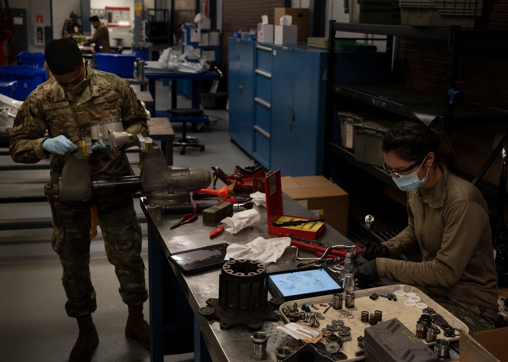 Hydraulic Technicians maintain F-15E Strike Eagle components