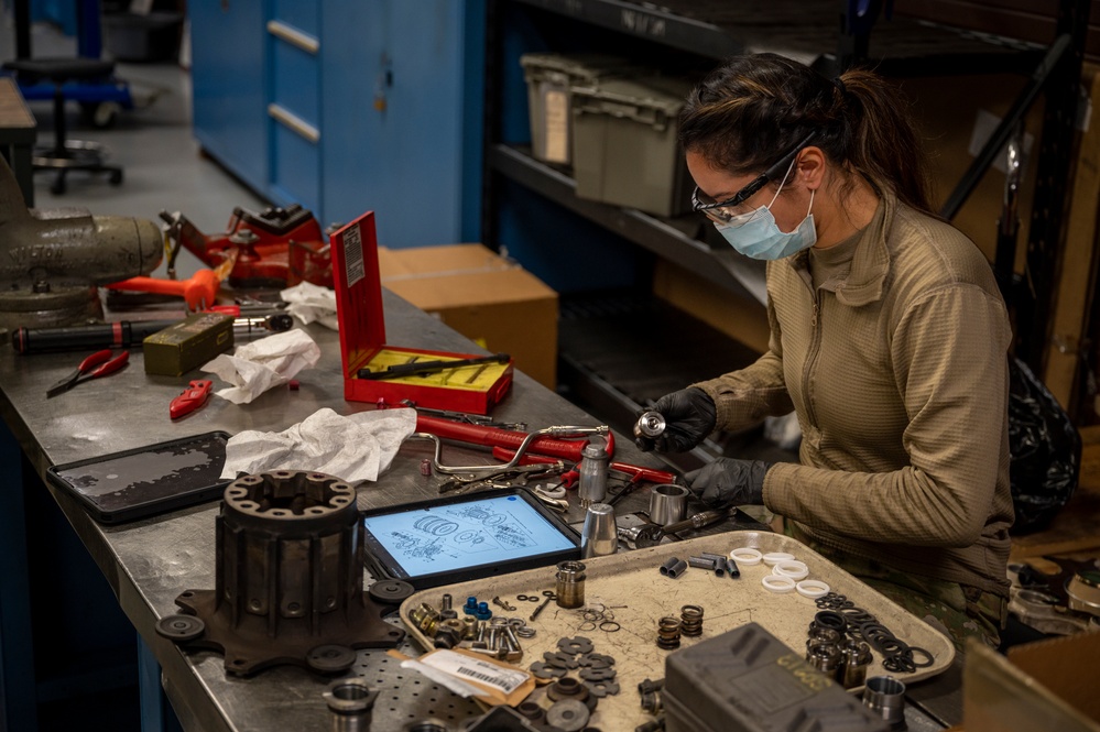 Hydraulic Technicians maintain F-15E Strike Eagle components