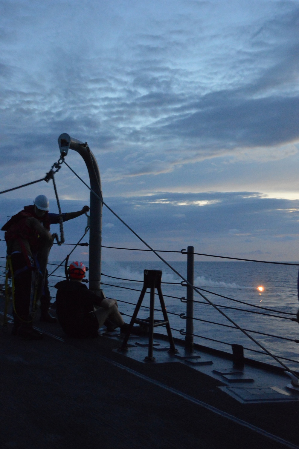 USS Lake Champlain sails the Sulu Sea