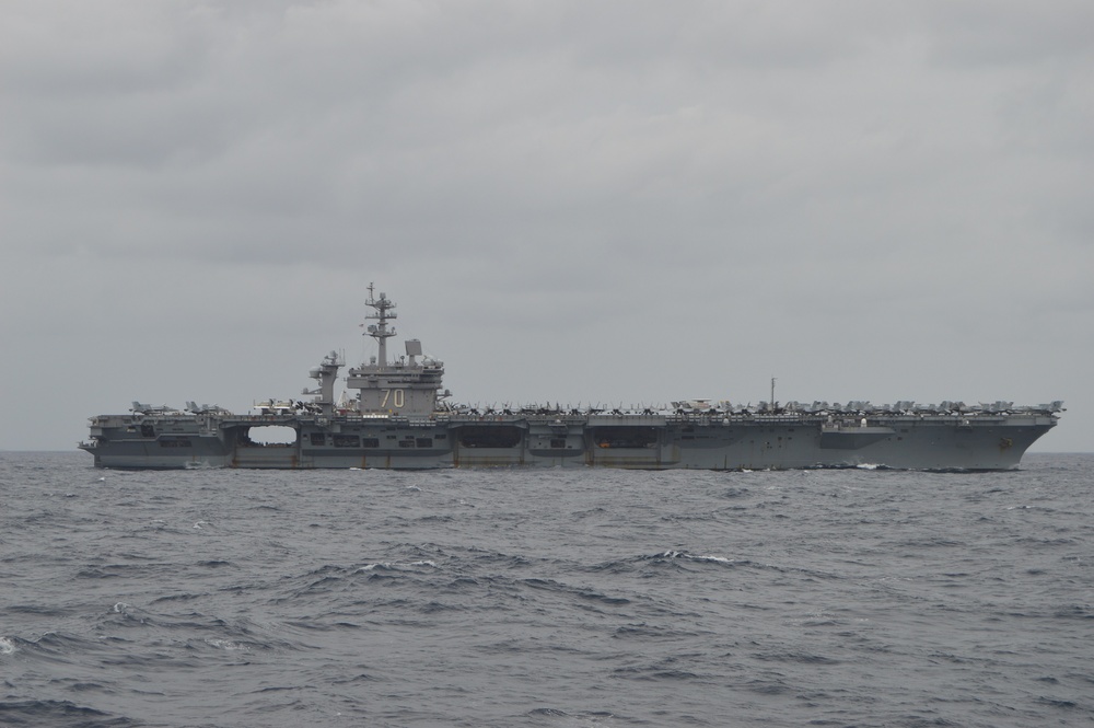 USS Carl Vinson (CVN 70) transits the South China Sea