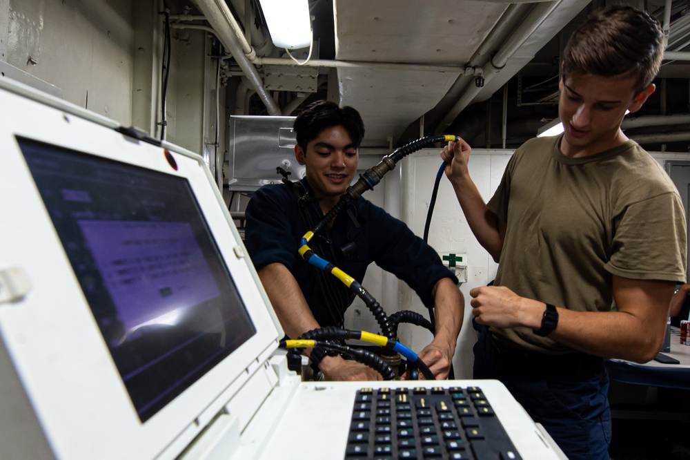 USS Carl Vinson (CVN 70) Conducts Night-Time Operations