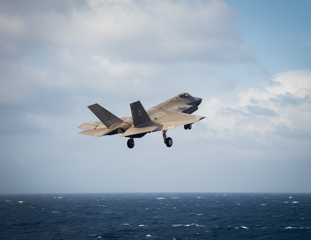 USS Carl Vinson (CVN 70) Conducts Flight Operations in South China Sea