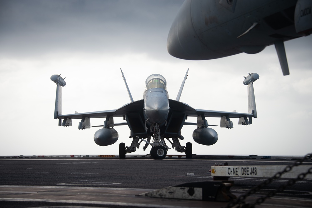 USS Carl Vinson (CVN 70) Conducts Flight Operations in South China Sea