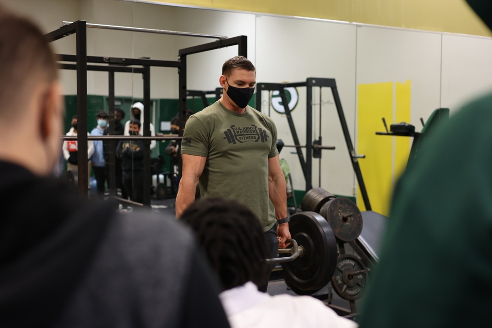 Army Warrior Fitness Team athletes engage students in Miami