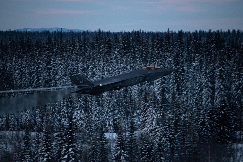 354th FW F-35As take off during Arctic Gold 22-1