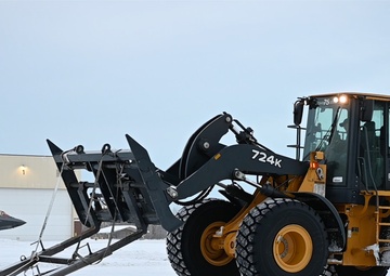 Flightline Ice Breaking Apparatus: 354th FW’s ‘groundbreaking’ snow removal innovation