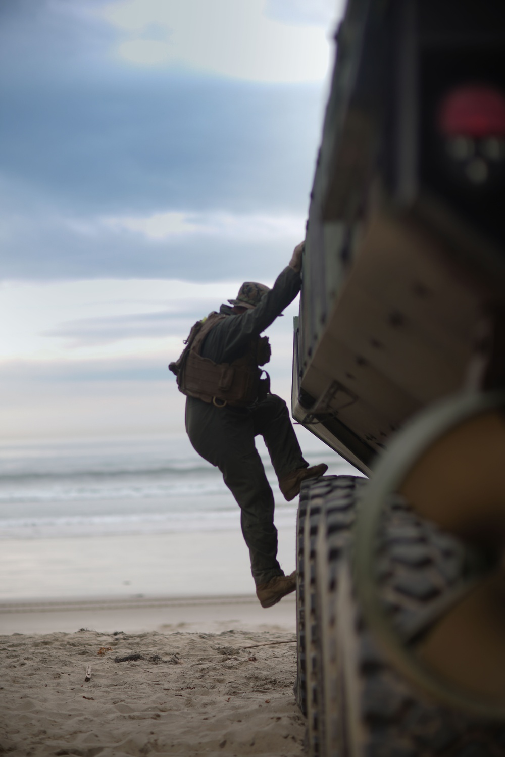 Iron Fist 2022: 3rd Assault Amphibian Battalion Marines, JGSDF soldiers conduct beach waterborne operations