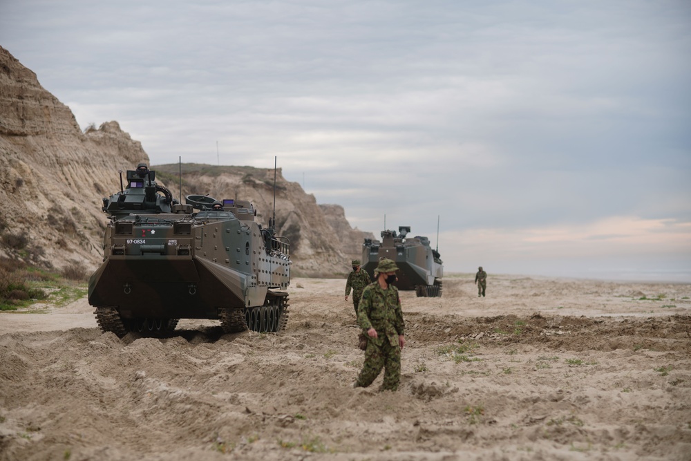 Iron Fist 2022: 3rd Assault Amphibian Battalion Marines, JGSDF soldiers conduct beach waterborne operations