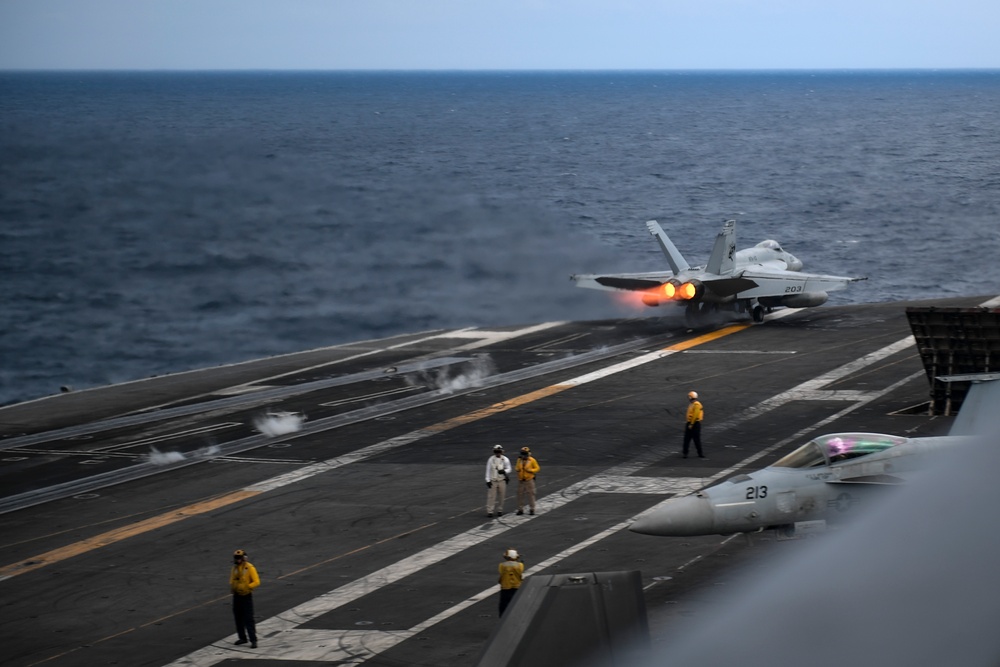 USS Carl Vinson (CVN 70) Conducts Flight Operations in South China Sea