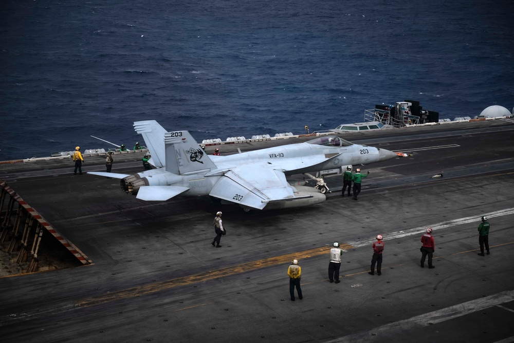 USS Carl Vinson (CVN 70) Conducts Flight Operations in South China Sea