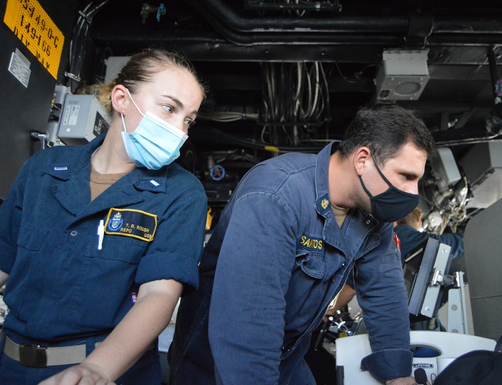 USS Lake Champlain stays &quot;ship shape&quot; while underway in the Philippine Sea