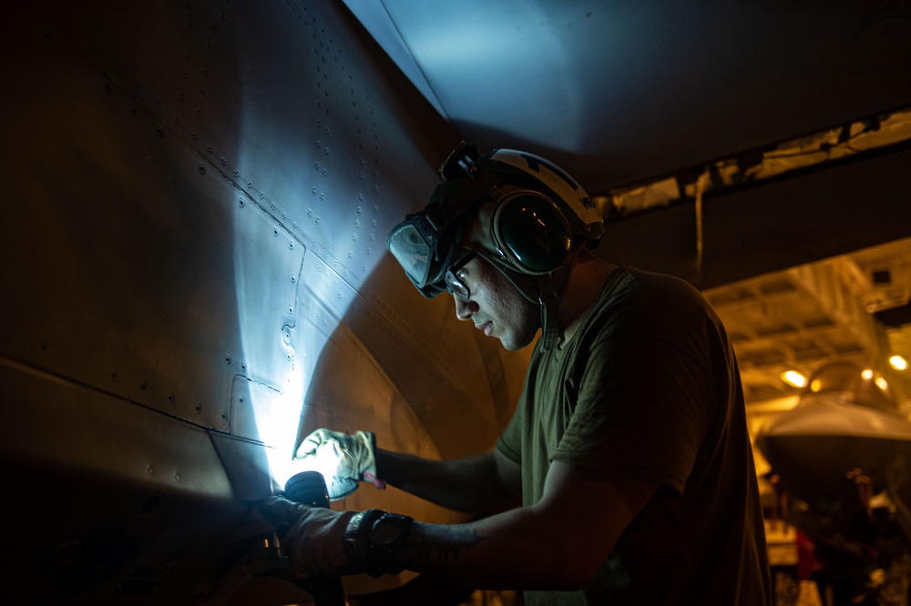 USS Carl Vinson (CVN 70) Conducts Night-Time Operations