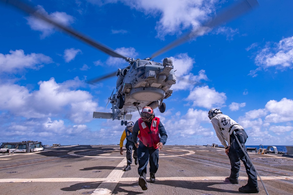 USS Spruance conducts vertical replenishment