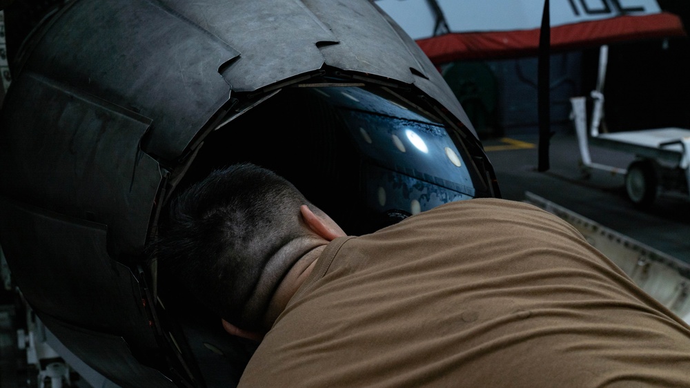 USS Carl Vinson (CVN 70) Sailors Conduct Maintenance in South China Sea