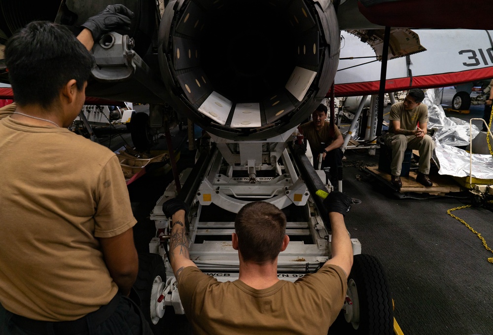 USS Carl Vinson (CVN 70) Sailors Conduct Maintenance in South China Sea