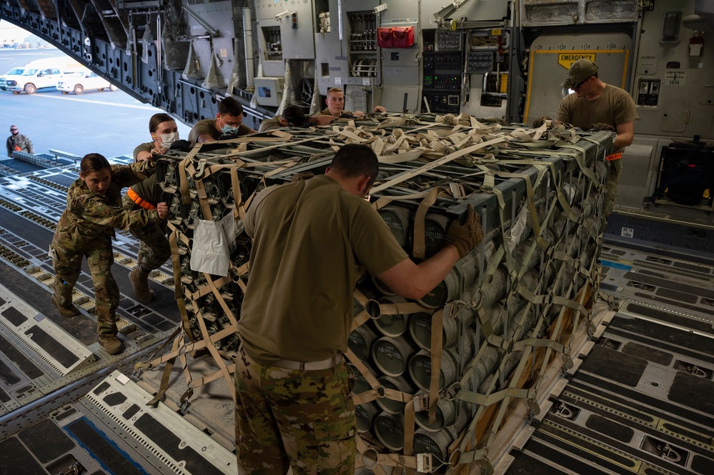 816th EAS moves munitions