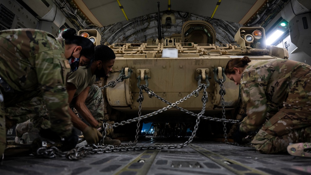 816th EAS moves munitions